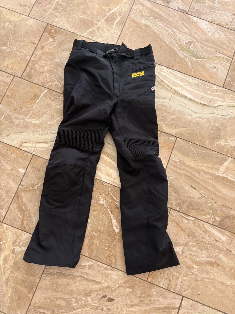 Lotti di vestiti: Motorradjacke mit Hose – Usato da Wettingen venduto da jen_6m7h 7