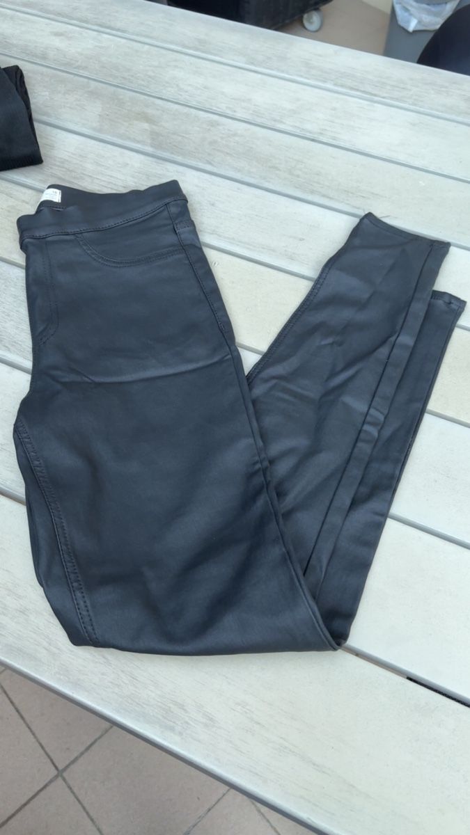 Leggings: Pantalon simili cuir noir stretch – Nuovo (secondo la descrizione) da Dugny (Leytron) venduto da Cel_97