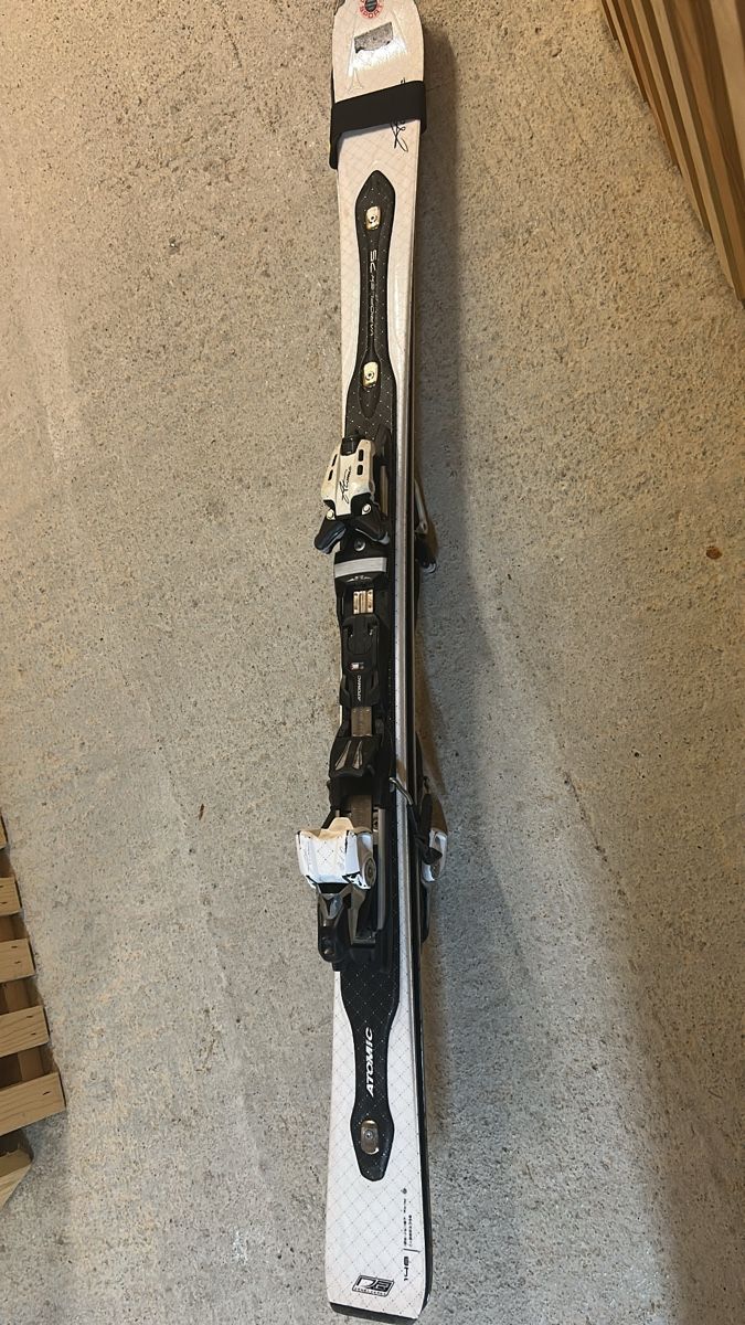 Atomic Sci: Skis Atomic Vantage + fixations – Usato da Neyruz FR venduto da vbeguelin