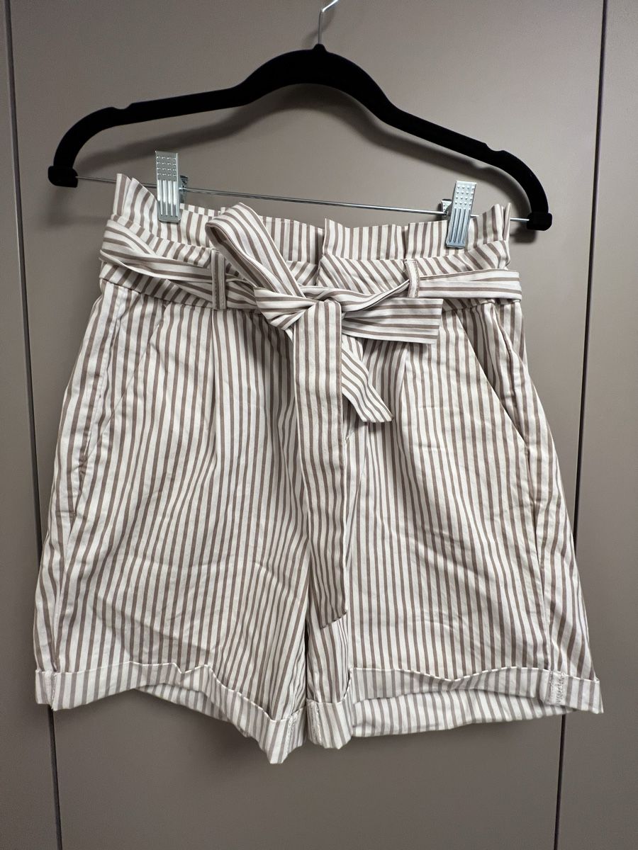 Vero Moda Pantaloni: Veromoda shorts – Usato da Prangins venduto da ale_f88f