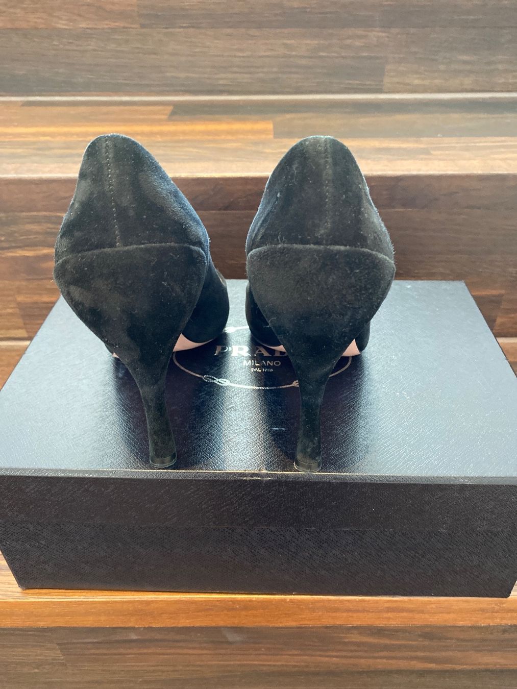 Prada Scarpe da donna: Prada pumps, schwarzes Velourleder, Gr.37 – Usato da Adliswil venduto da mun_k9pf 1