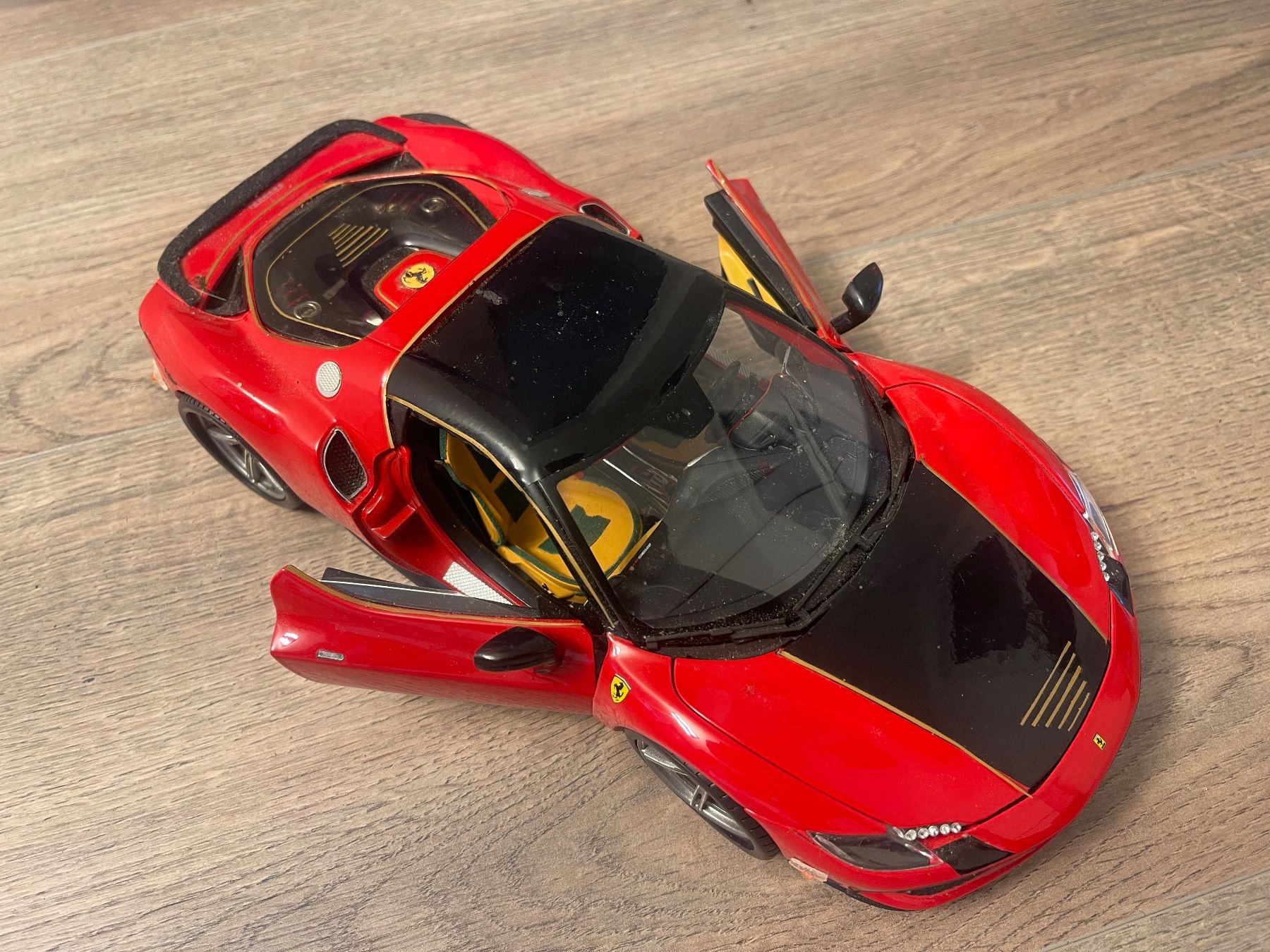 Bburago Modellini d'auto: Ferrari 296 GTB, 1/18 – Usato da Basel venduto da mariablanka 3