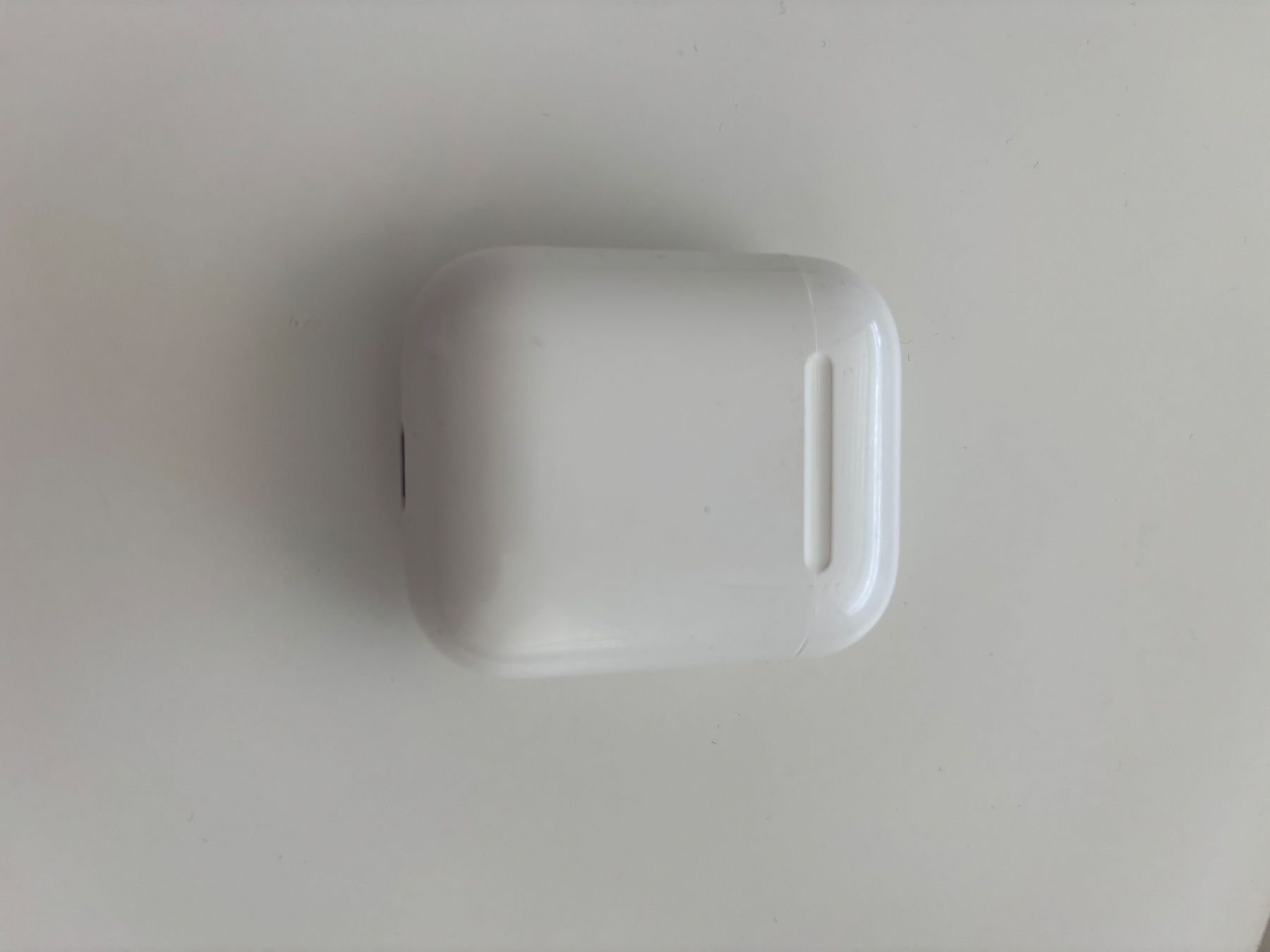 Apple Cuffie: Airpods Case – Usato da Basel venduto da lrp_2kwh