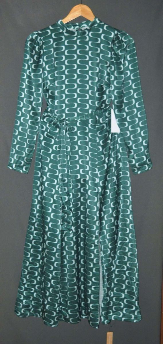 Reformation Kleider: Reformation Silk Midi Dress – Neu (gemäss Beschreibung) aus St.Josefen von lop_lh8d 1
