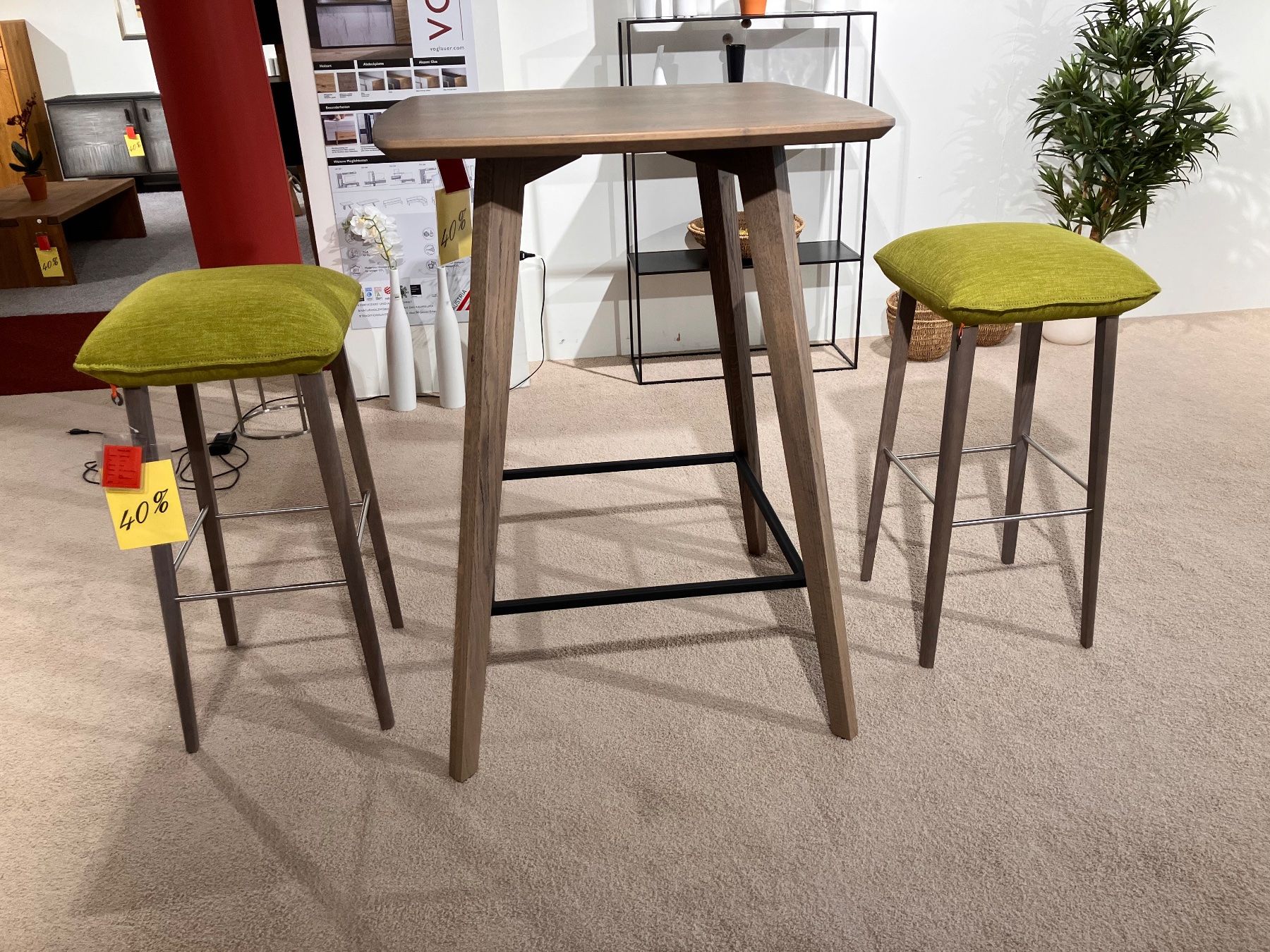 Ladenausstattungen & Messebau: Mood Bartisch und Stühle – Neu (gemäss Beschreibung) aus Visp von mobelsiz