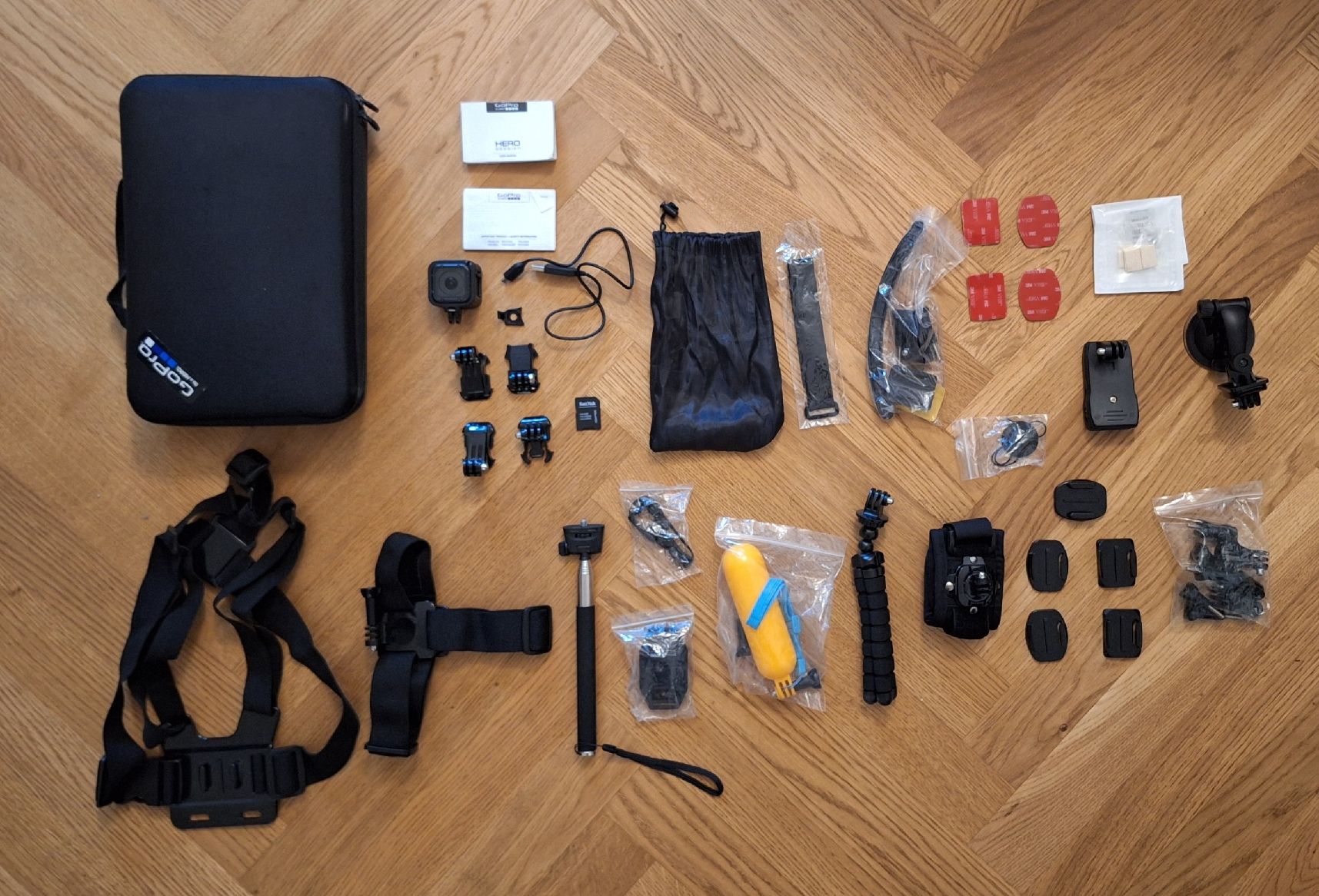 Gopro Action Cam: GoPro Hero 4 Session (camera + accessories) – Usato da Zürich venduto da mar_wm6f