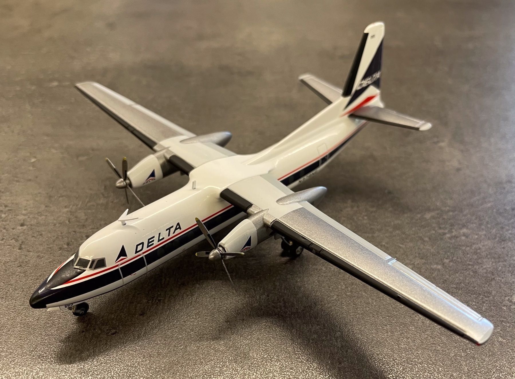 Herpa Kit di modellismo & Modellini statici: Herpa Wings 571142 "DELTA" – Nuovo e nell'imballaggio originale da Sursee venduto da Toni-SpielSursee 1