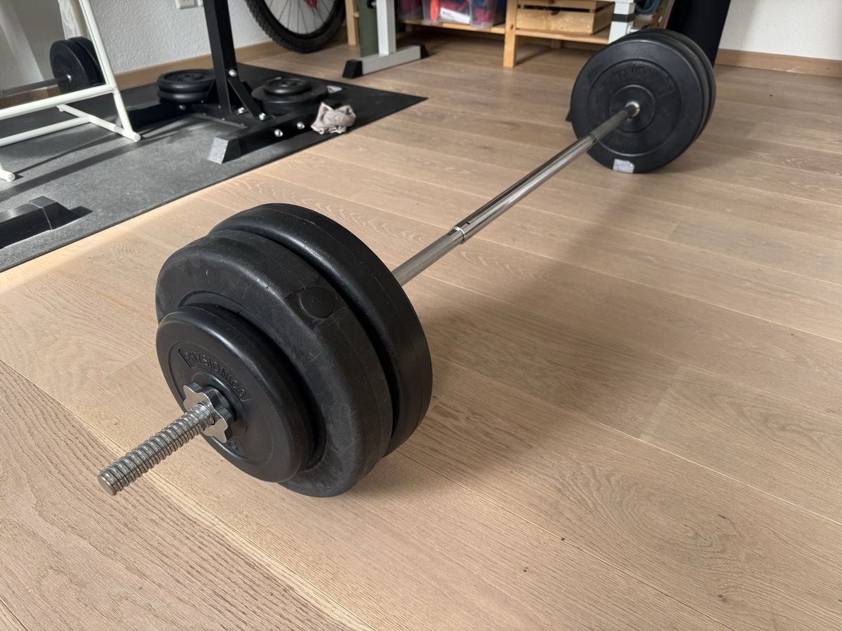 Hanteln & Gewichte: Barbell set with weight plates – Gebraucht aus Zürich von Jelle_J0ng 1