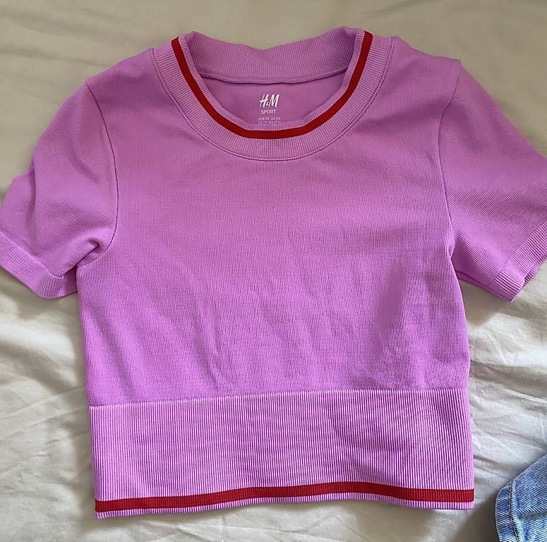 H&M Top: H&M Sport Top Pink – Nuovo (secondo la descrizione) da Bern venduto da n-dine