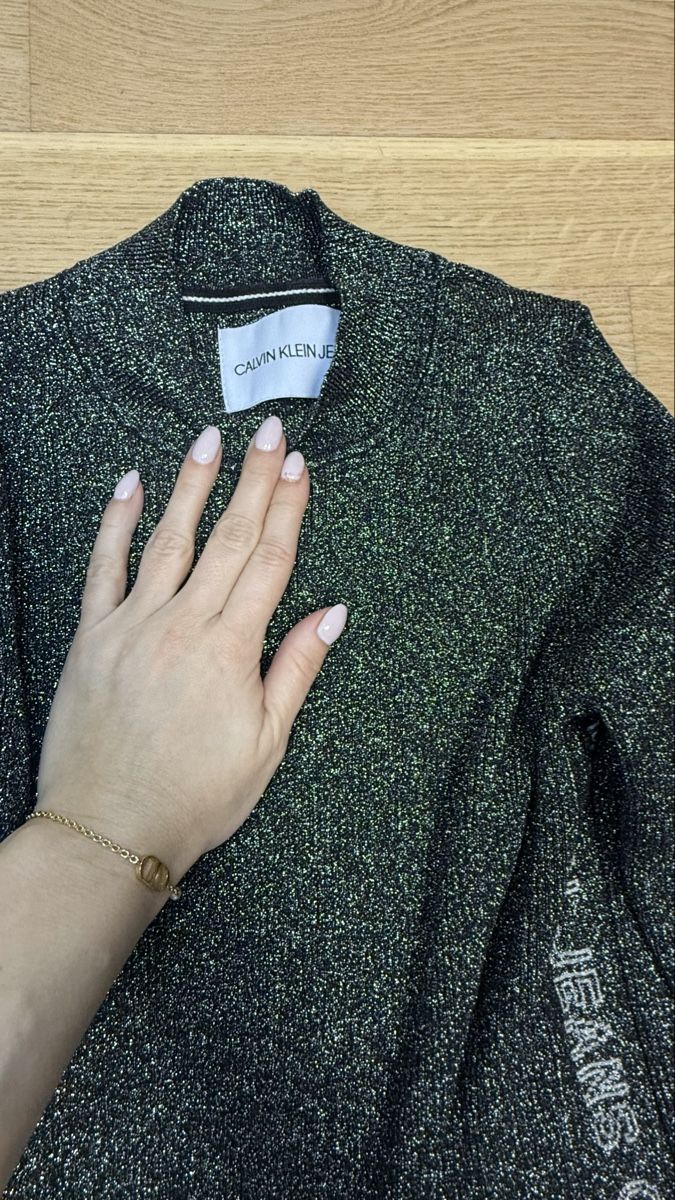 Calvin Klein Pullover & Sweatshirts: Pull scintillant Calvin Klein, idéal fêtes – Gebraucht aus Cham von Ezhdoll 1