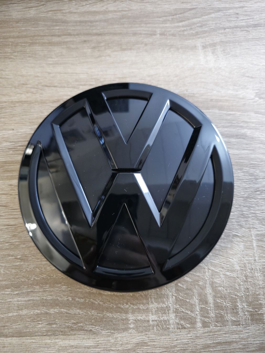 VW Tutti pezzi di ricambio auto: Emblem Frontgrill VW – Nuovo e nell'imballaggio originale da Bellikon venduto da Kekko11