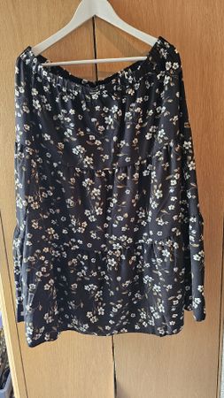 Rock / Jupe mit Blumenmuster Grösse 1-2XL, NEU guter Zustand