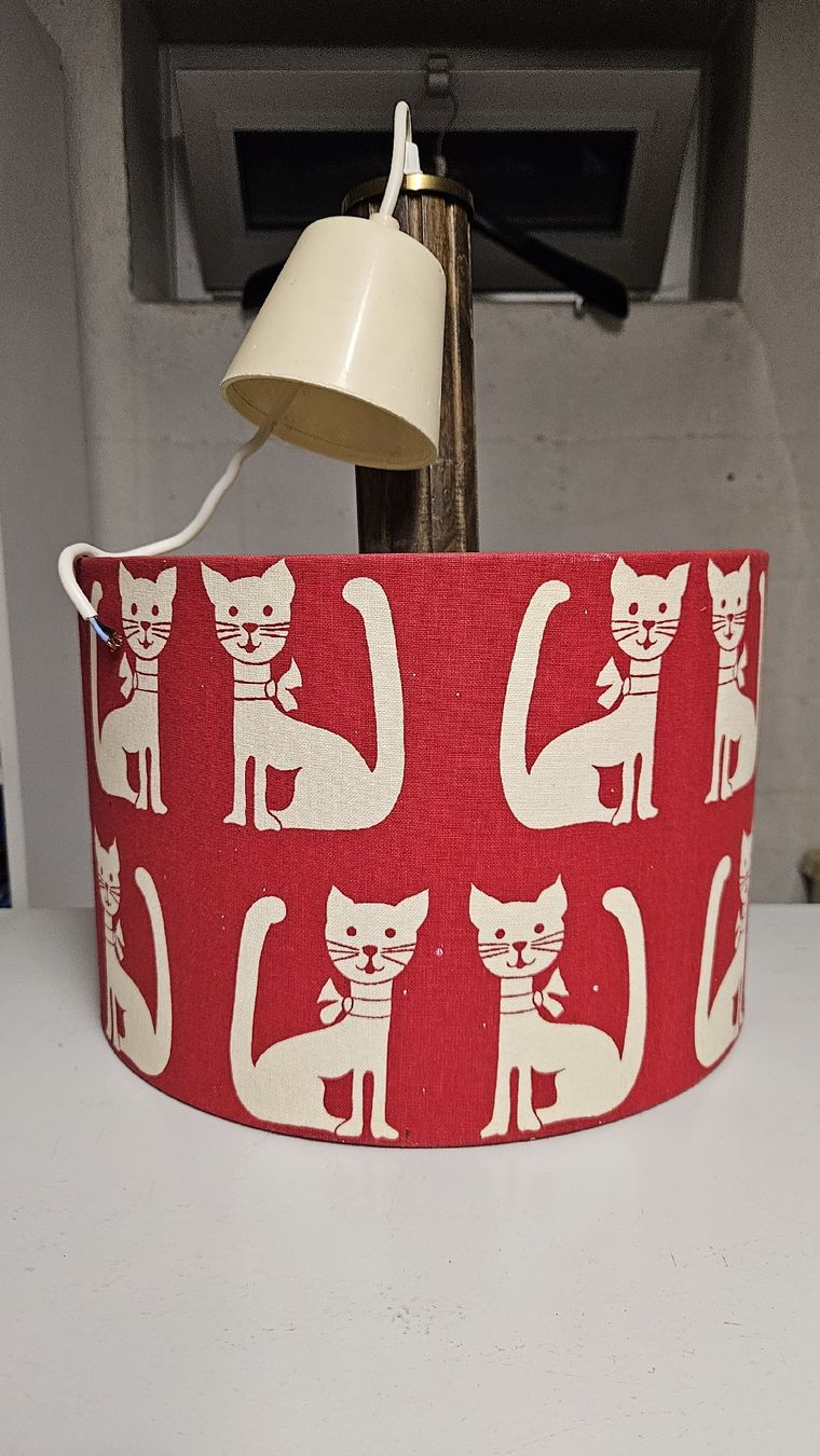 Paralumi: Retro Katzen Lampenschirm rot – Usato da Buchs AG venduto da Jacky273