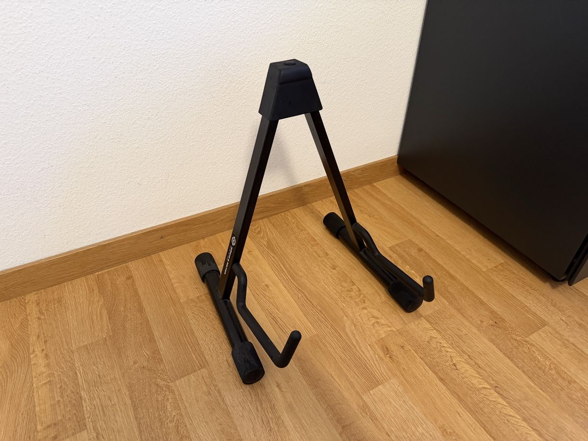 Supporti per strumenti musicali & leggii: Guitar stand – Nuovo (secondo la descrizione) da Zürich venduto da alekseimatias