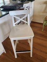 Zwei schöne weisse Barhocker- wie neu -