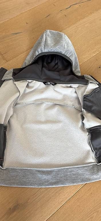 Giacche: The North Face Zipper grau – Usato da Graltshausen venduto da Regeli1 2