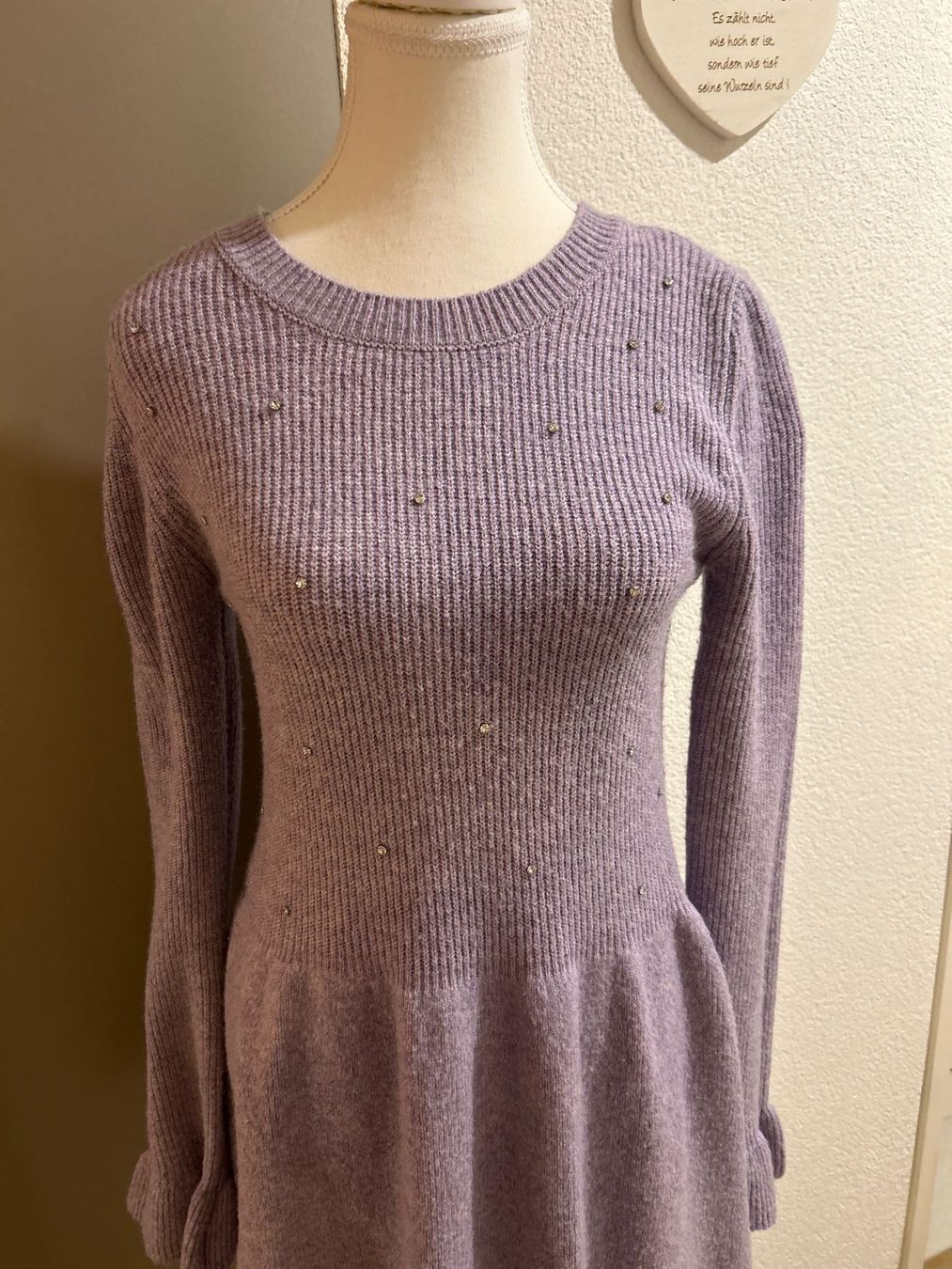 Vestiti: Strickkleid mit Strass am Brustteil lila – Nuovo (secondo la descrizione) da Brunnen venduto da Nala2929 1