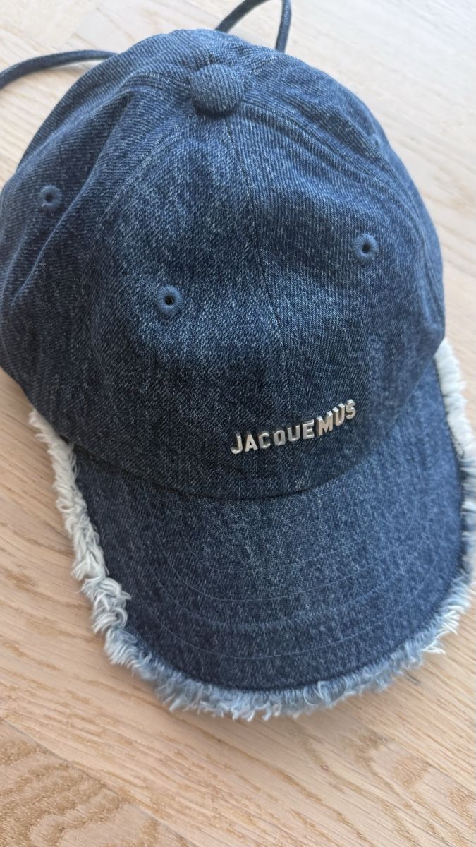 Jacquemus Copricapi, berretti & cappellini: Casquette Jacquemus denim franges taille unique neuf – Usato da Cham venduto da Ezhdoll