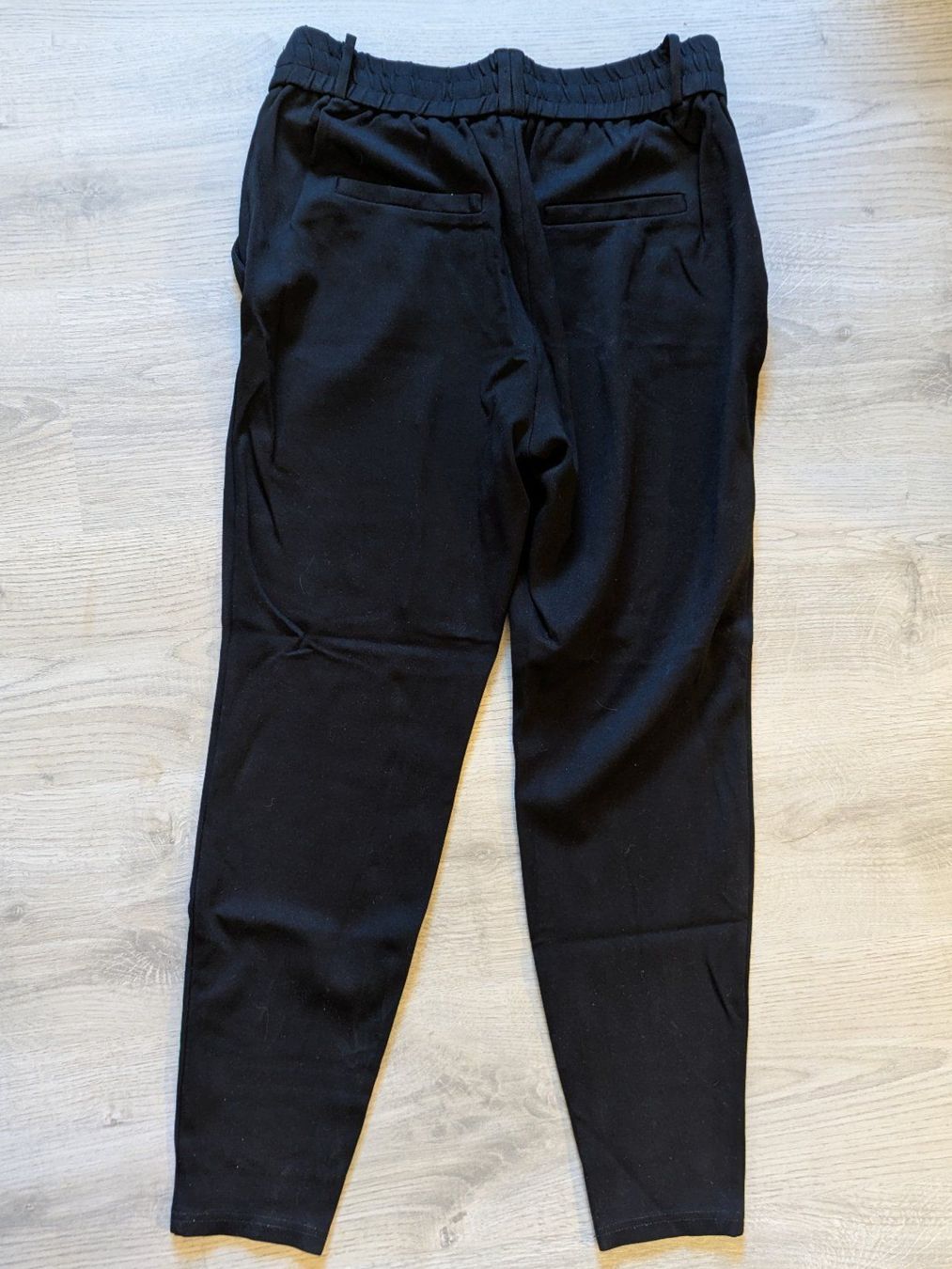 Pantalons: Schwarze Stoffhose, Grösse 36, mit elastischem Bund – D'occasion à Goldingen par YouAreMySunshine 2