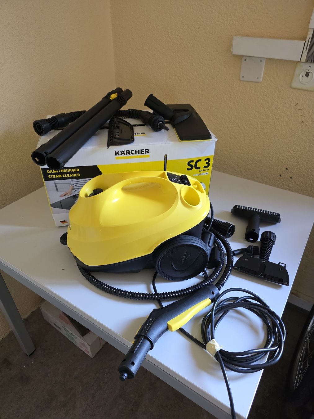 Kärcher Pulitori a vapore: Kärcher Dampfreiniger SC 3 EasyFix  – Usato da Alberswil venduto da mario889
