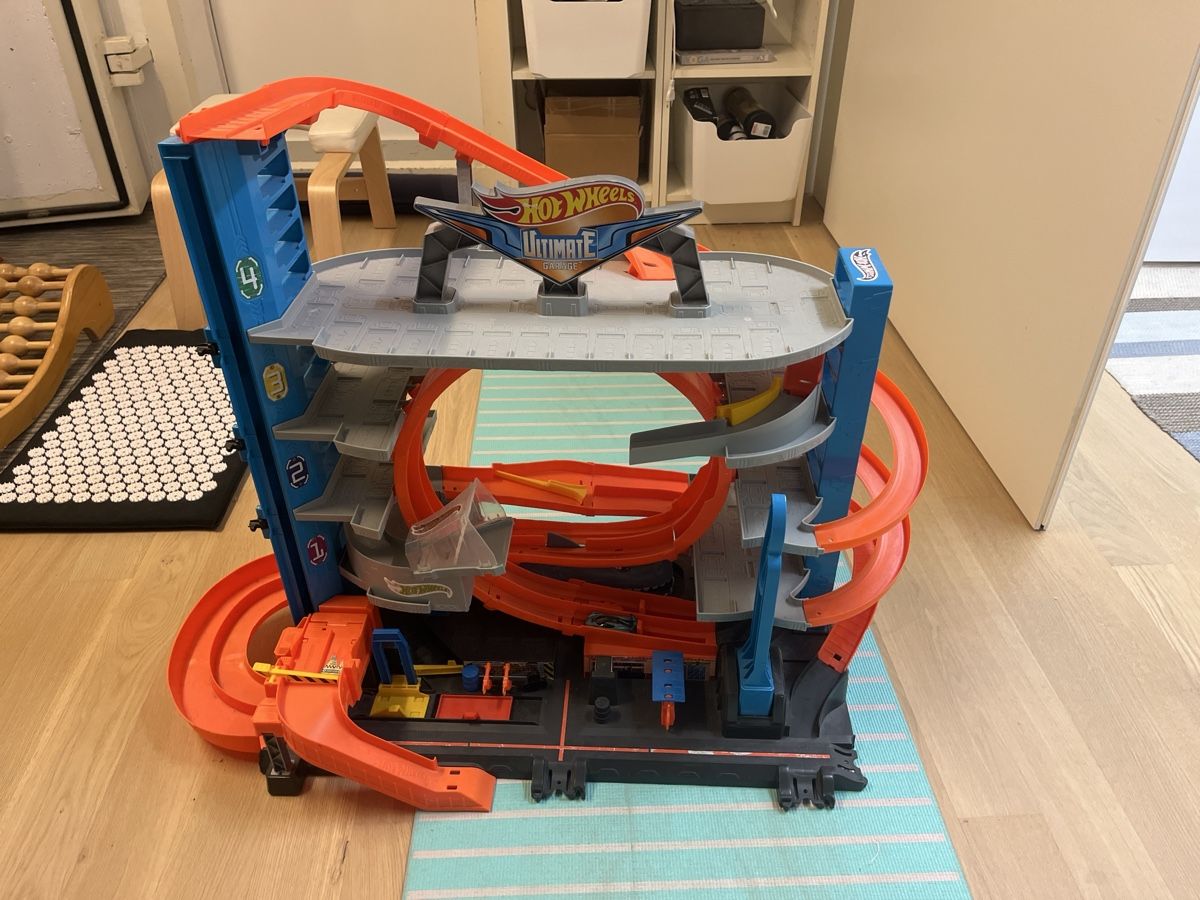 Hot Wheels Giocattoli: HOT WHEELS Ultimate Garage – Usato da Nürensdorf venduto da czim01