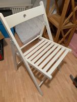 Weisse Klappstühle