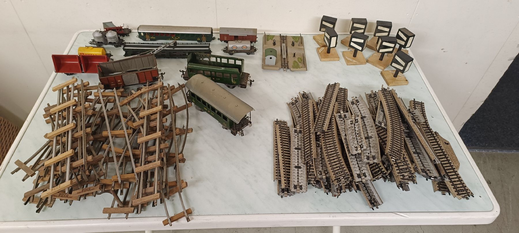 Modellini di ferrovie: Eisenbahn Zubehör  – Usato da Pfäffikon ZH venduto da K-V-M