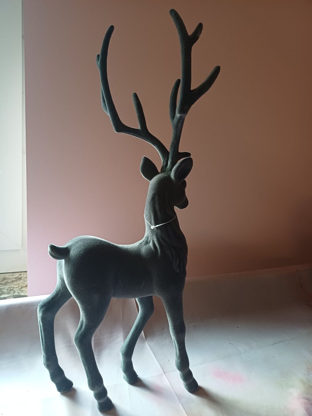 Alle Dekorationen: neu: Deko Hirsch stehend grau, Samt 52cm – Neu und originalverpackt aus Nassen von verrueckt 2
