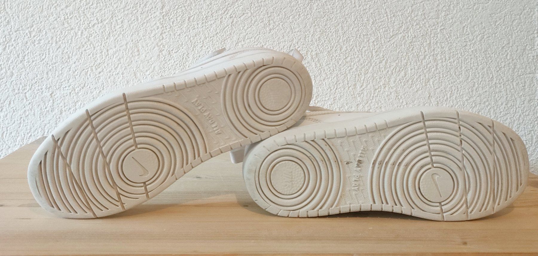 Nike Schuhe für Jungen: Nike Sneaker weiss Grösse 35 – Gebraucht aus Speicher von Indigoblau_3 7