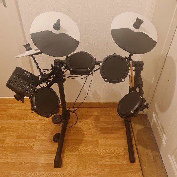 Alesis Debut Kit E-Drum Set 👌 (Neu (gemäss Beschreibung)) in Biel ...
