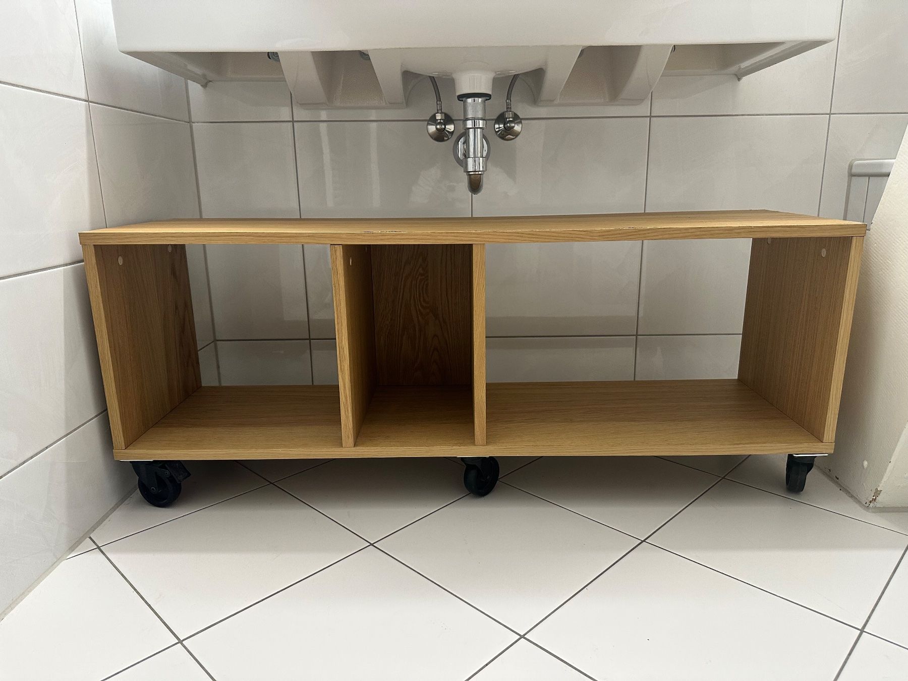 Regale: Waschbecken-Unterschrank – Gebraucht aus Luzern von sarohe