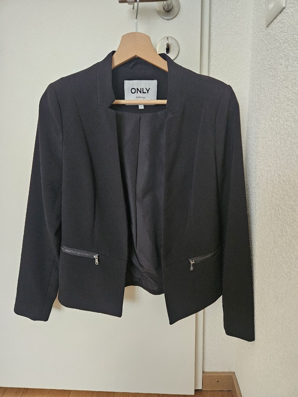 Only Giacche: Blazer ONLY noire, taille 36, neuf – Nuovo (secondo la descrizione) da Morges venduto da Mlle_Croft_91