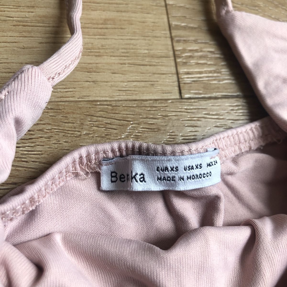 Bershka Top: Lot de 2 débardeurs crop top Bershka – Usato da Genève venduto da vic_s9c5 1