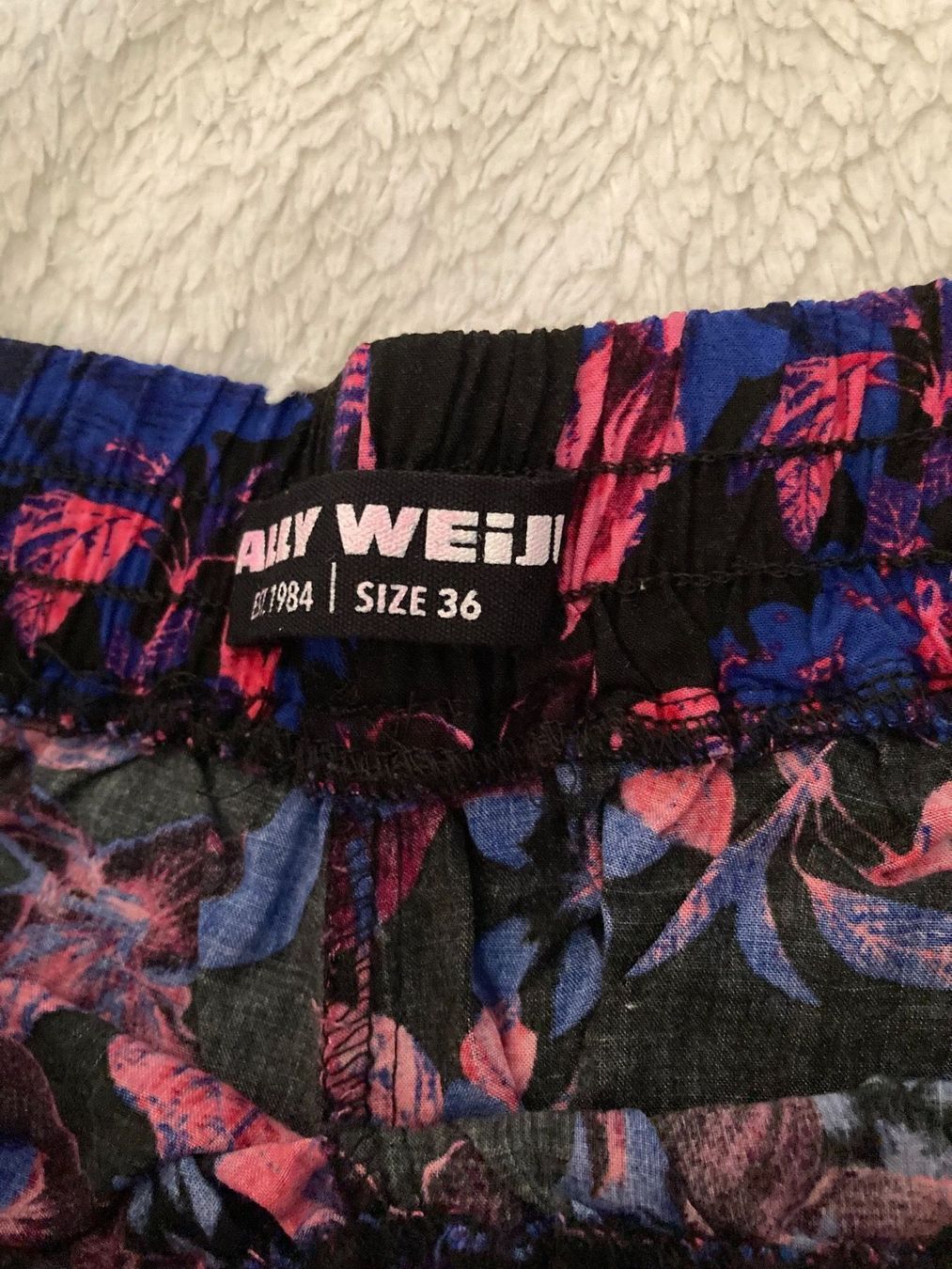 Pantaloni: Bunte Shorts Gr. 36 – Usato da Thun venduto da Vans_98 2