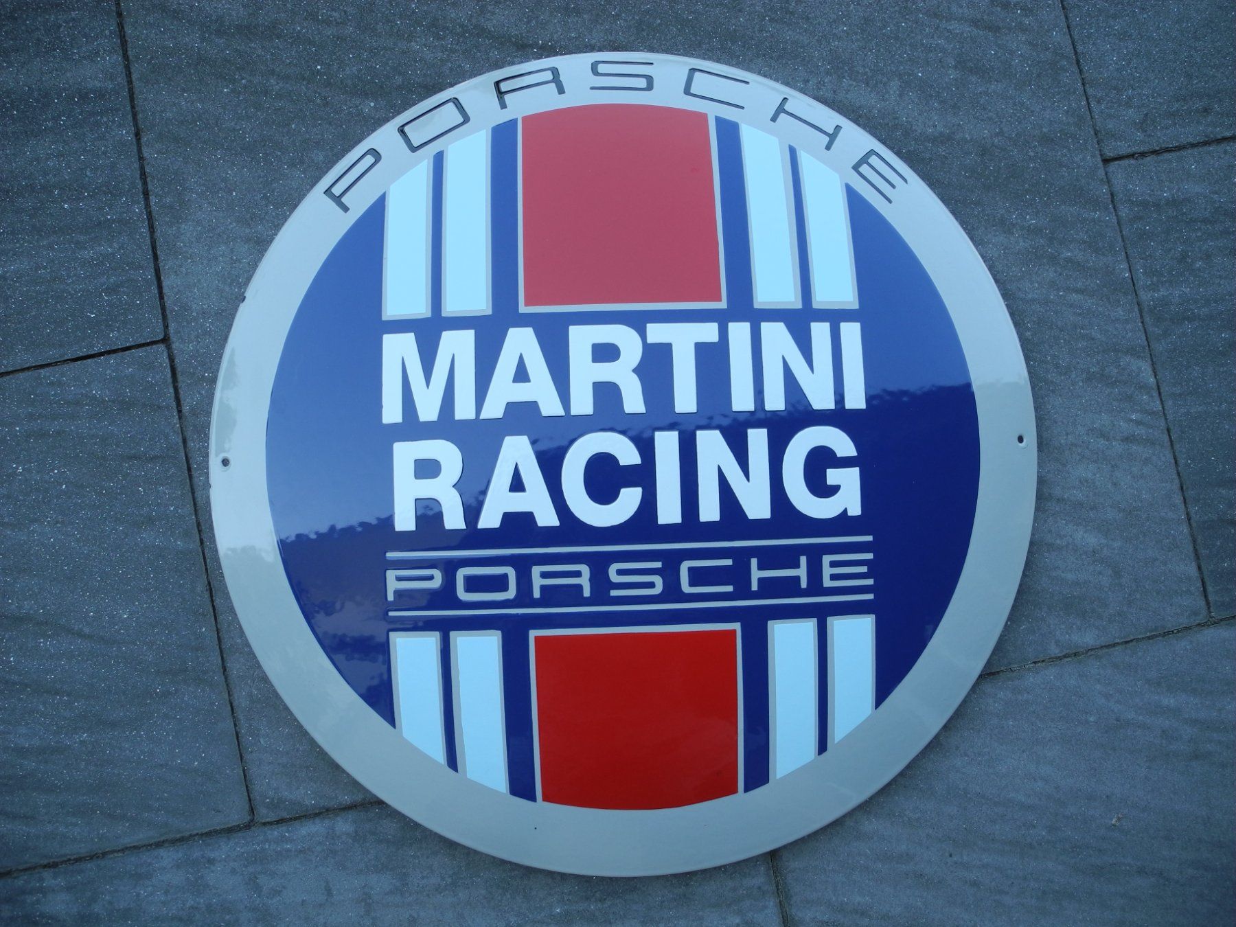 Porsche Schilder: GROSSE PORSCHE-MARTINI EMAILSCHILD – Neu (gemäss Beschreibung) aus Reinach AG von Huckleberrysix