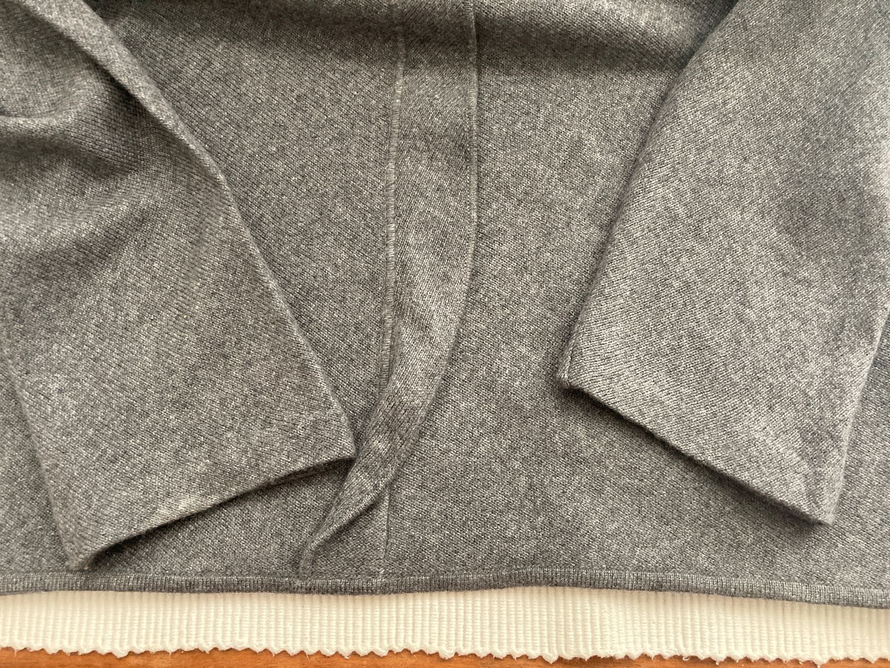 Maglioni & Felpe: Exclusiver Pullover, 50% Kaschmir & 50% Seide, Grösse 38/40 – Usato da Stetten AG venduto da Hanya 4