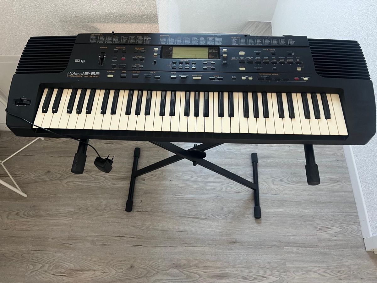 Roland Musikinstrumente: Keyboard Roland E-68 mit Ständer gebrauchter Zustand – Gebraucht aus Wittenbach von NeuSell85 3