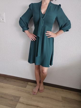 Elegantes Kleid mit Schleife Gr. 36