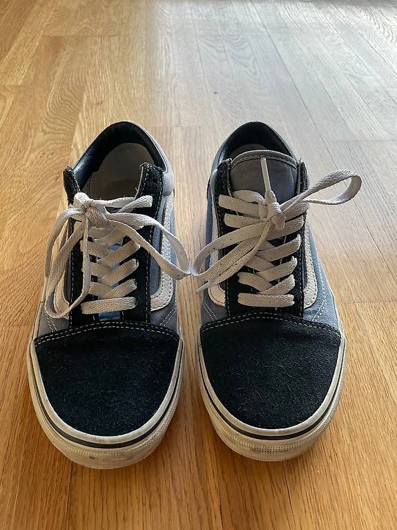 Vans Scarpe da donna: Vans OLD SKOOL basses couleur bleue et noire – Usato da Pully venduto da jul_tp8w