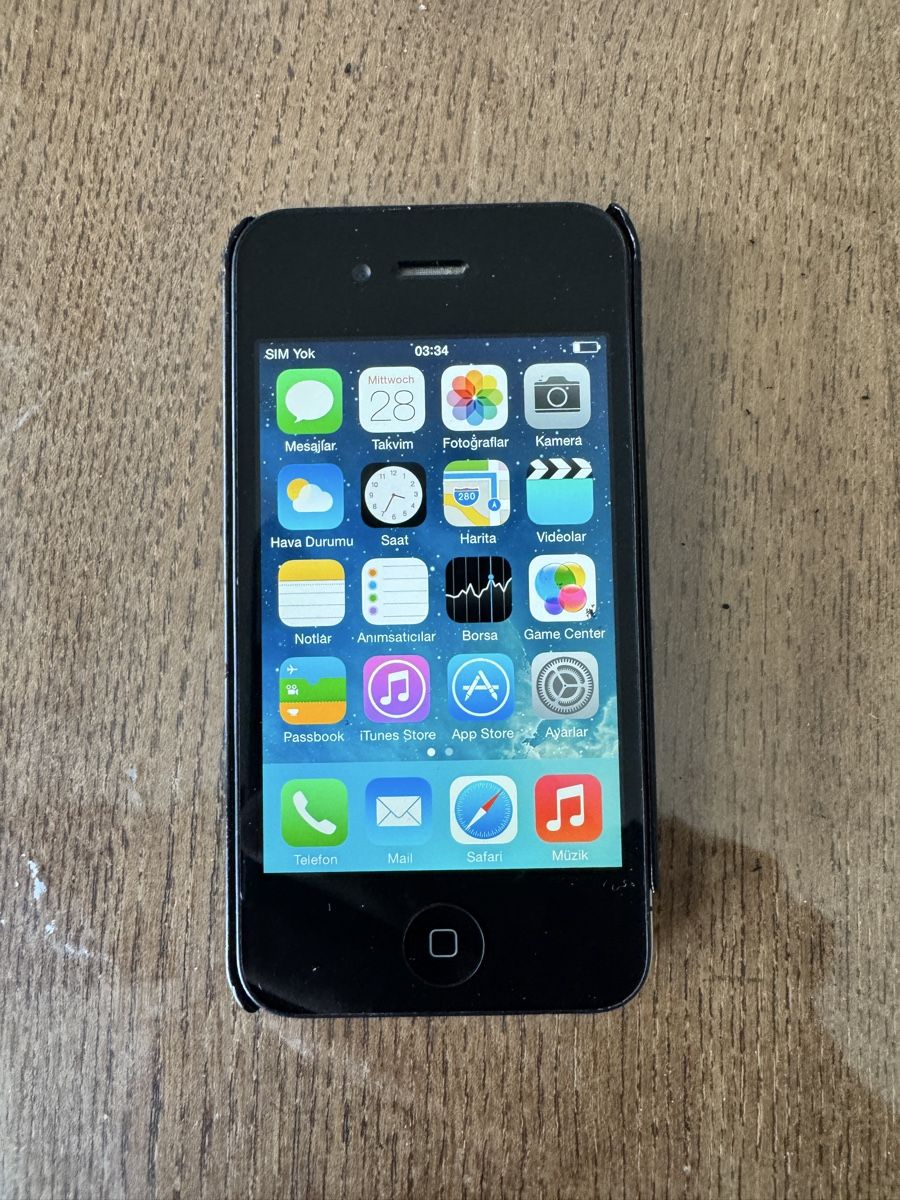 Apple Telefoni cellulari / Smartphones: iPhone 4 Schwarz guter Zustand – Usato da Dietikon venduto da Leodnd 1
