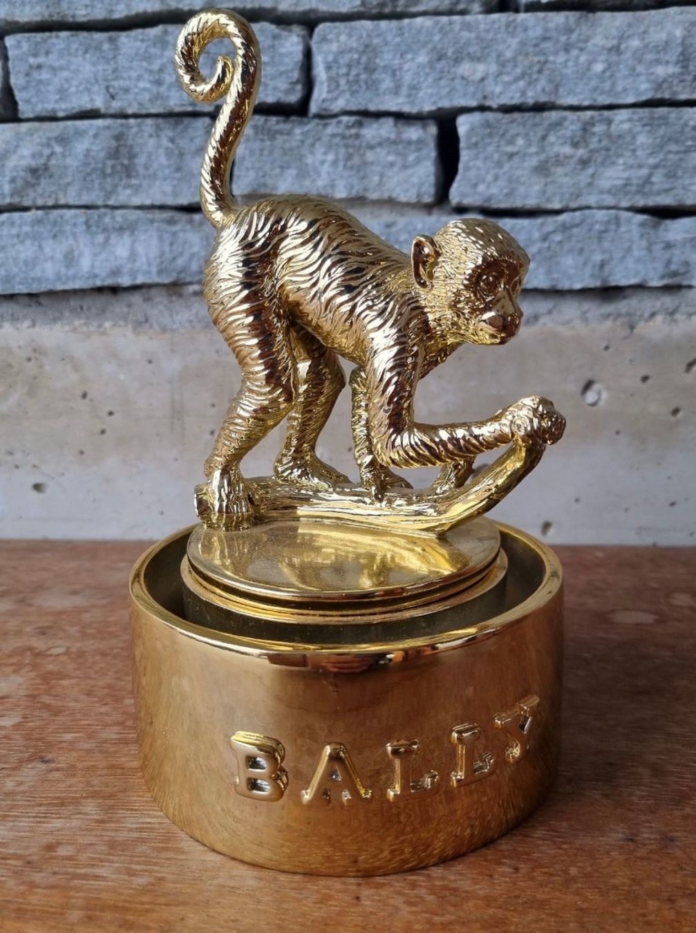 Figuren: BALLY - Affenstatue, Deko in Gold – Gebraucht aus St. Gallen von Floomer