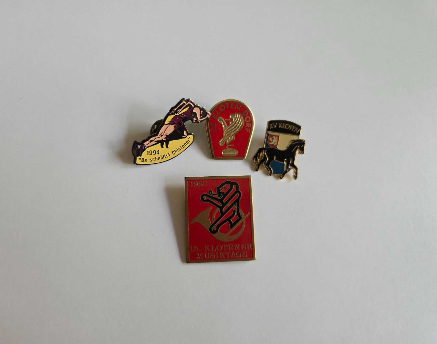 Placchette & Badge: 4 Pins Kloten – Usato da Dättlikon venduto da Wundertuete_