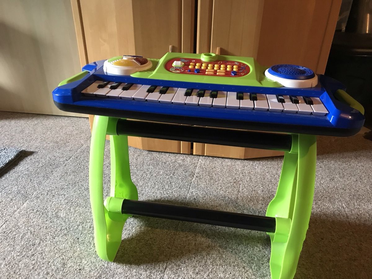 Jouets: Kinder Keyboard mit Ständer – D'occasion à Hemmental par dwa_5ghn 1