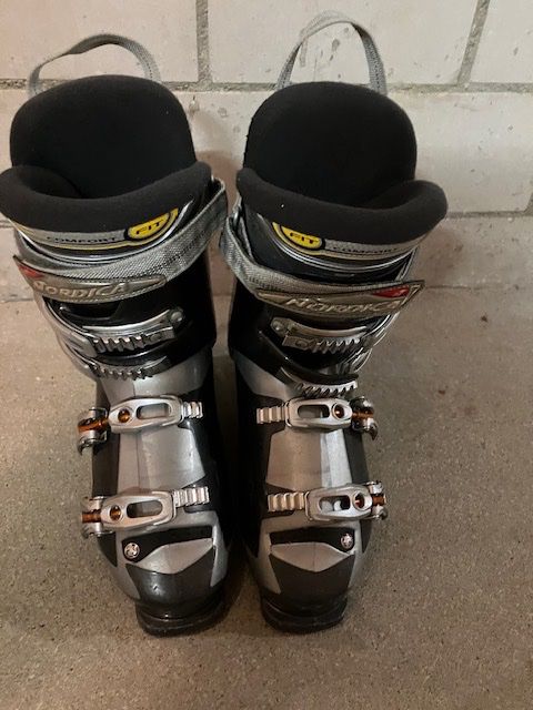 Nordica Skis: Skischuhe – Gebraucht aus Lufingen von Montreux