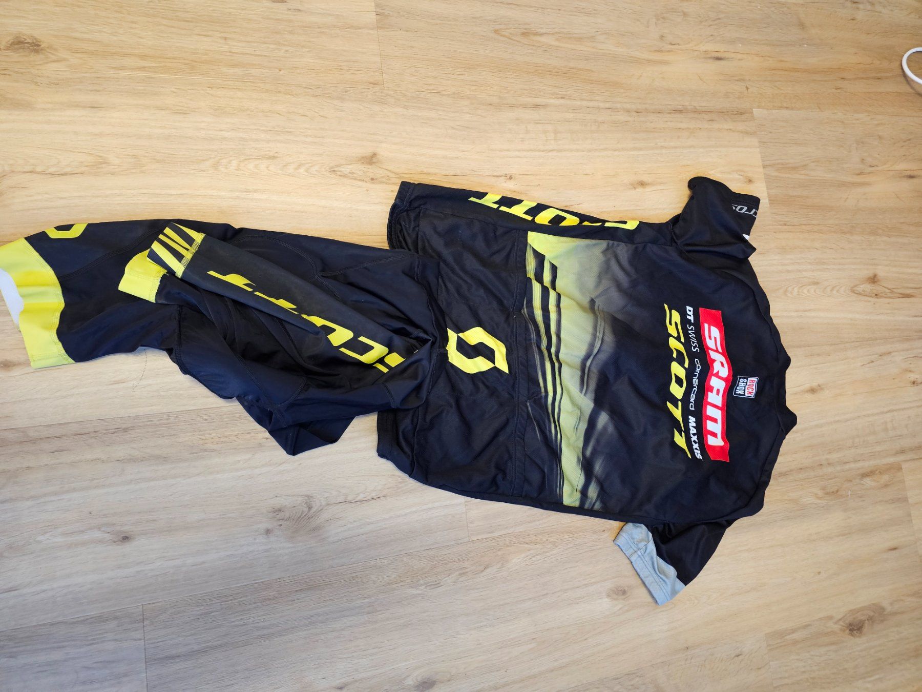 Leibchen & Hosen: Ensemble de velo taille XL – Gebraucht aus Bulle von s0lo88 1