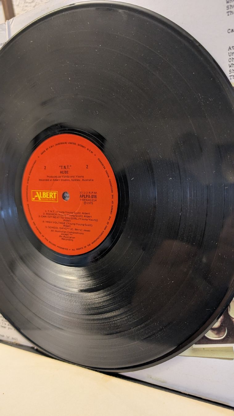 Dischi in vinile: AC/DC - TNT - Albert Producions Top Zustand – Usato da Sarmenstorf venduto da bw68 3