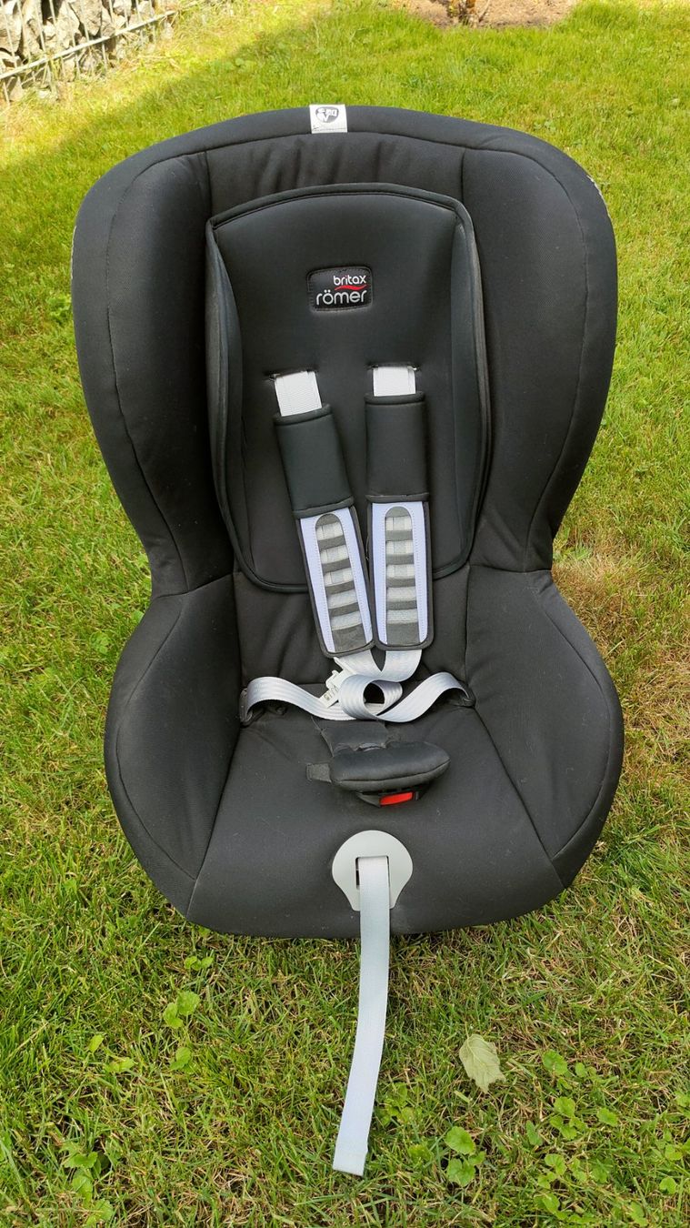 Britax Römer Sièges auto: Kindersitz Auto Brita Römer – D'occasion à Tuggen par ben_dm9r 3