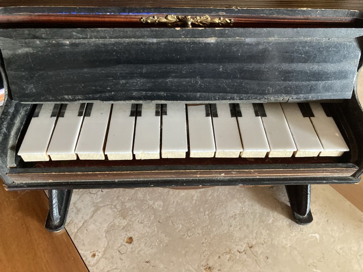 Strumenti musicali: Ancien piano décoratif – Difettoso da Bursinel venduto da SeveralLives 1