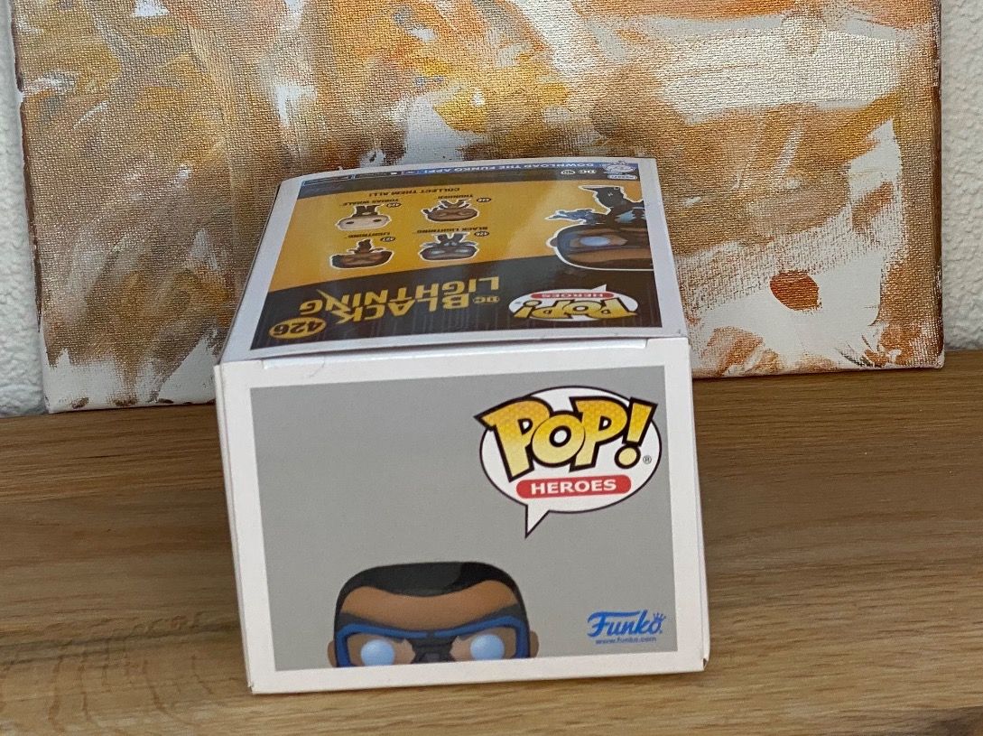 Funko Statuette: Funko Pop - Black Lightning #426 – Nuovo e nell'imballaggio originale da Oensingen venduto da CSCollectors 4