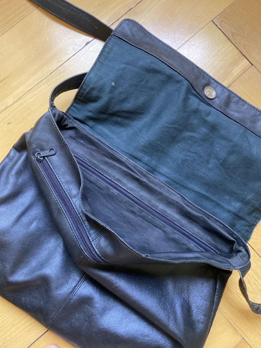 Taschen: schwarze ledertasche, ca. A4 grösse – Gebraucht aus Basel von Erdbeer_maus 1